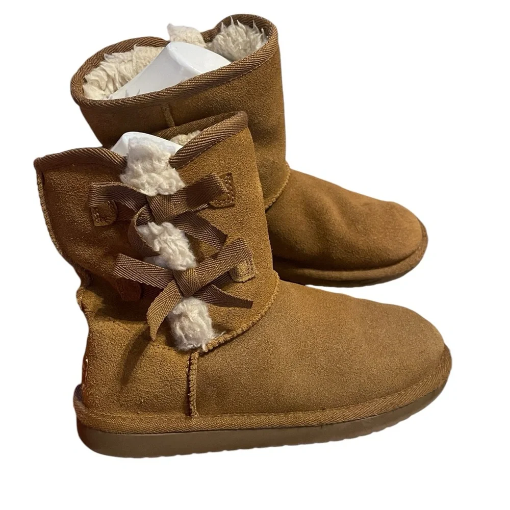 Koolaburra by UGG Girls Victoria Short Fashion Boot, Size 4,‎ GUC